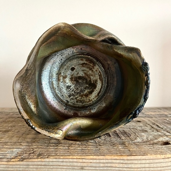 Handmade heavy pottery pot folded style - Picture 4 of 6